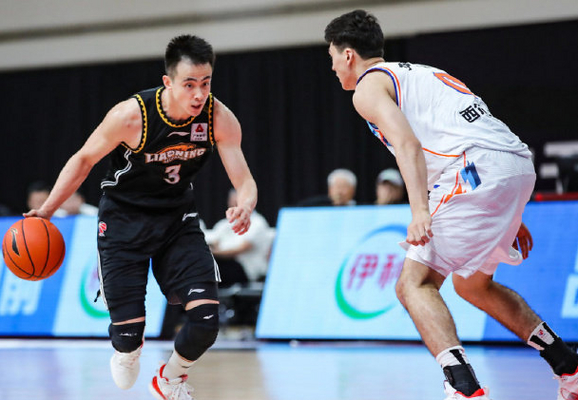 包含转会期新疆广汇调整名单以备欧超杯，刷新队史纪录环节打磨，悬念犹存，训练强度明显提升的词条