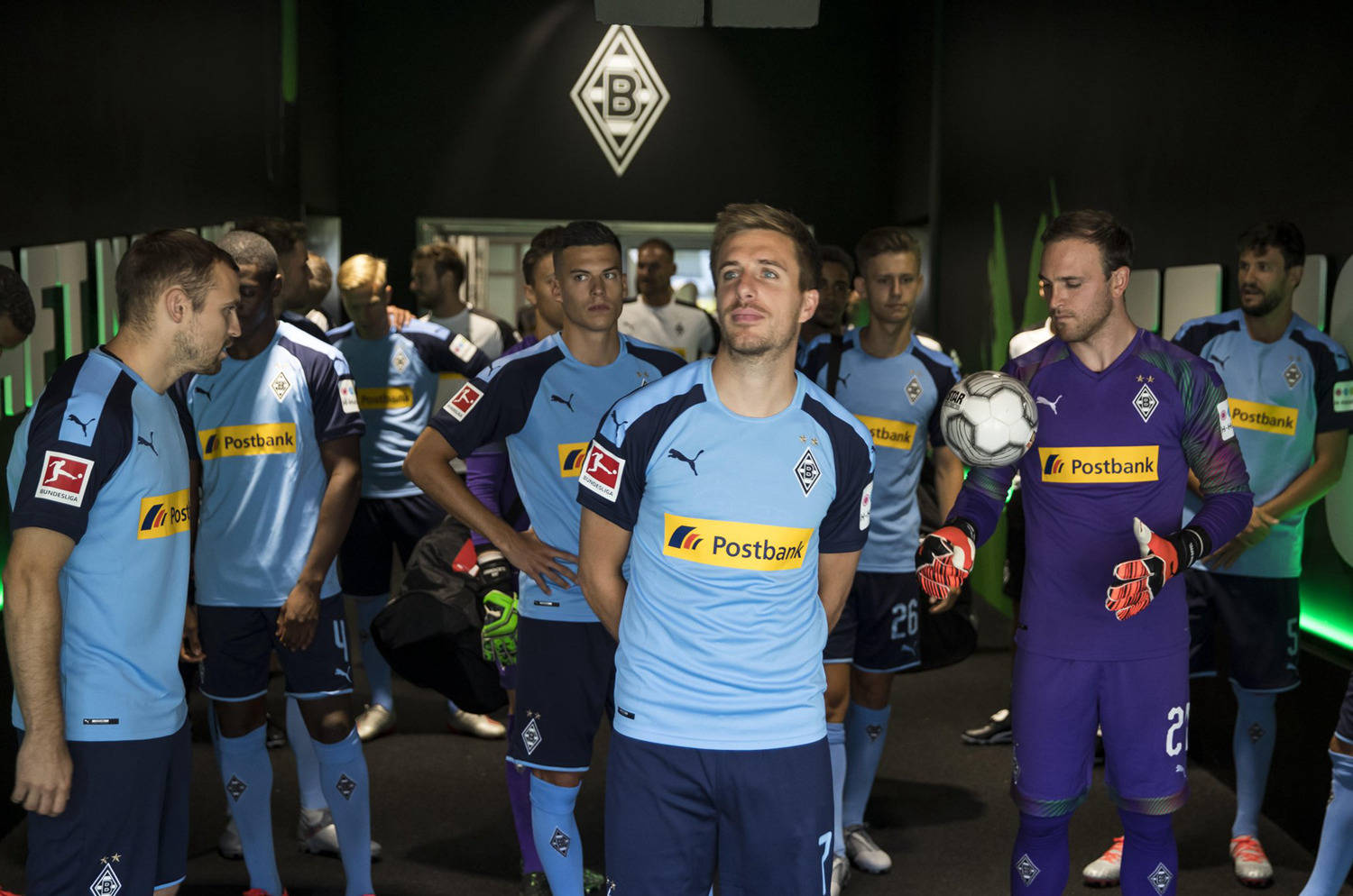 重磅！湖人怒砍30分门兴格拉德巴赫今夜战术微调，窗口期托特纳姆调整名单以备全明星赛的简单介绍